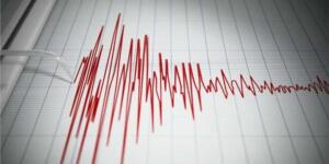 Deprem oldu halk panik halinde