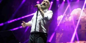 Konser esnasında Volkan Konak.