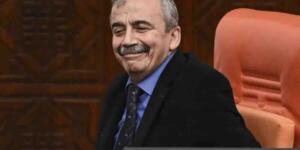 Sırrı Süreyya Önder Hayatını Kaybetti Vefatın Nedeni Açıklandı