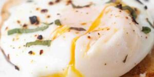 Mutfaktaki Gizli Tehlike! Haşlanmış Yumurtayı Bu Şekilde Hazırlıyorsanız Dikkat: Uzmanlar Yanlış Pişirme Sürelerine Karşı Uyarıyor.