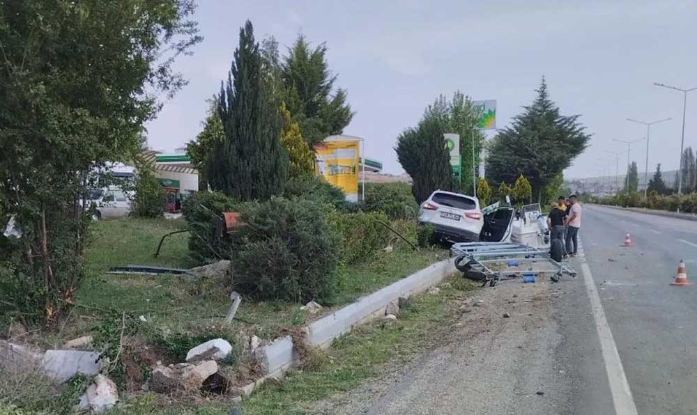 Yavaş Trafik Kazası Yaptı